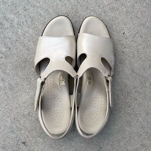 Women’s SAS Suntimer Sandals Beige Size 9.5 N